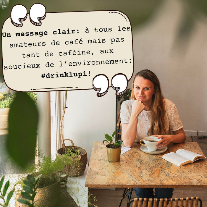 La créatrice de Lupi Coffee en train de boire un café de lupin